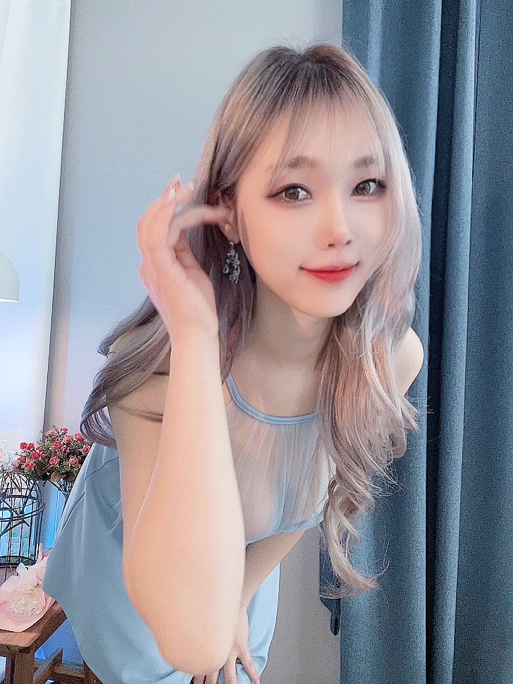 효카♥（purelove2）2024-10-03 쇼파에서 모또모또 살짝 꼭지노출