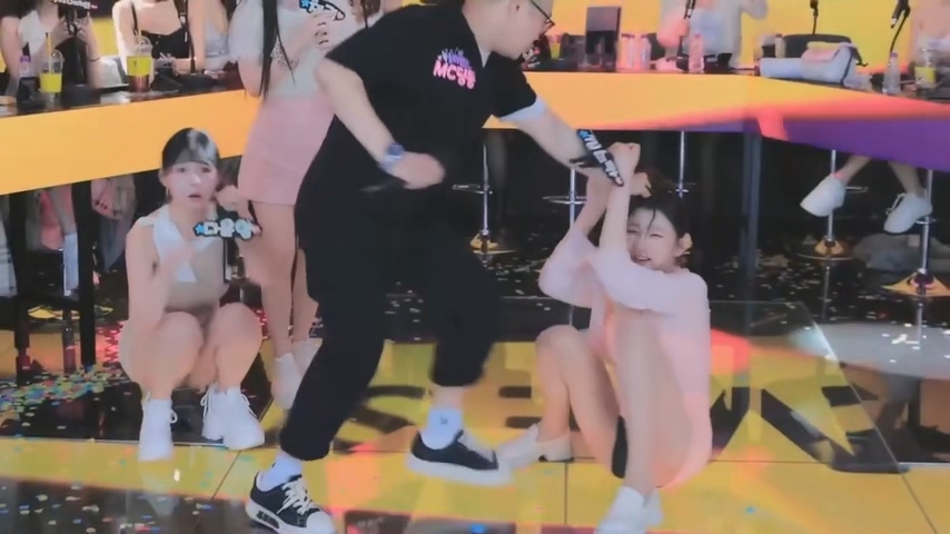 노출x 방방봐 못하고 여캠 머리끄댕이를ㅋㅋ