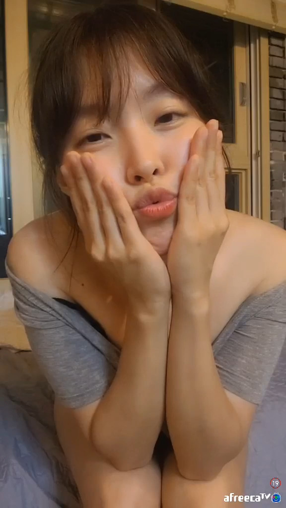 개가 아닌듯 대신 핥아주고 싶은 가슴