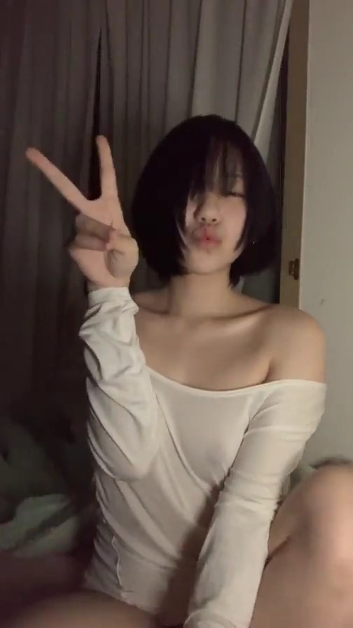 티셔츠 안으로 브라벗는 일본녀